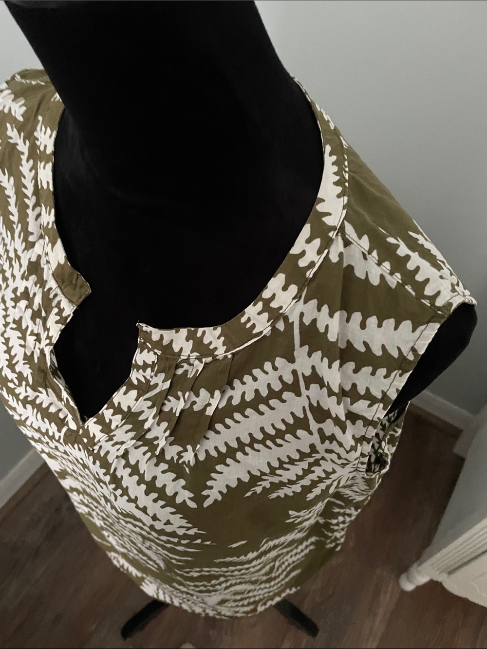Talbots Olive and White Fern-Print Sleeveless Tank - Picture 6 of 7
